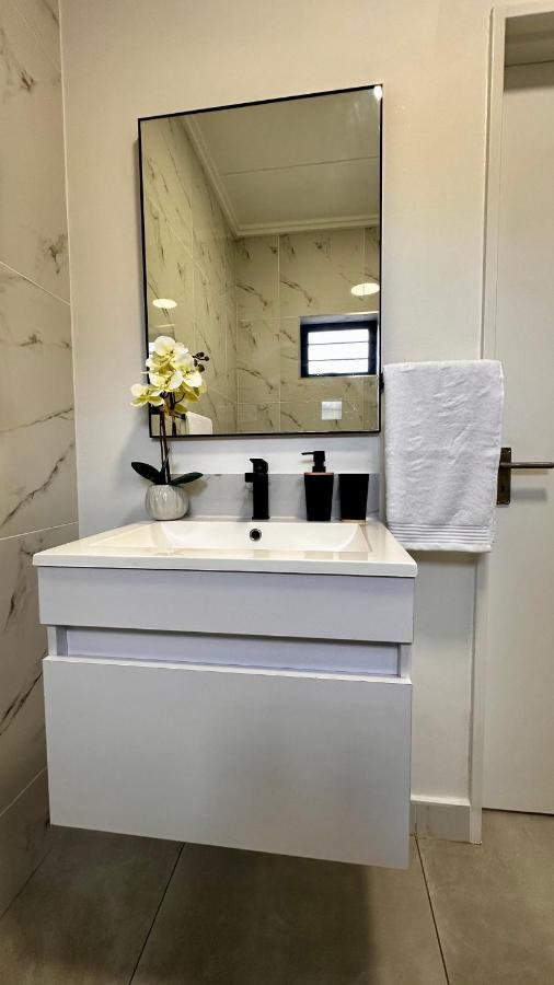Stylish Executive Apartment With Power Backup Johannesbourg Extérieur photo