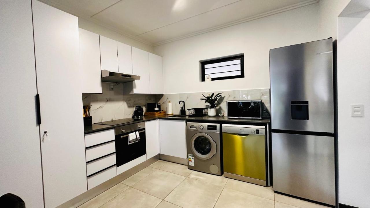 Stylish Executive Apartment With Power Backup Johannesbourg Extérieur photo