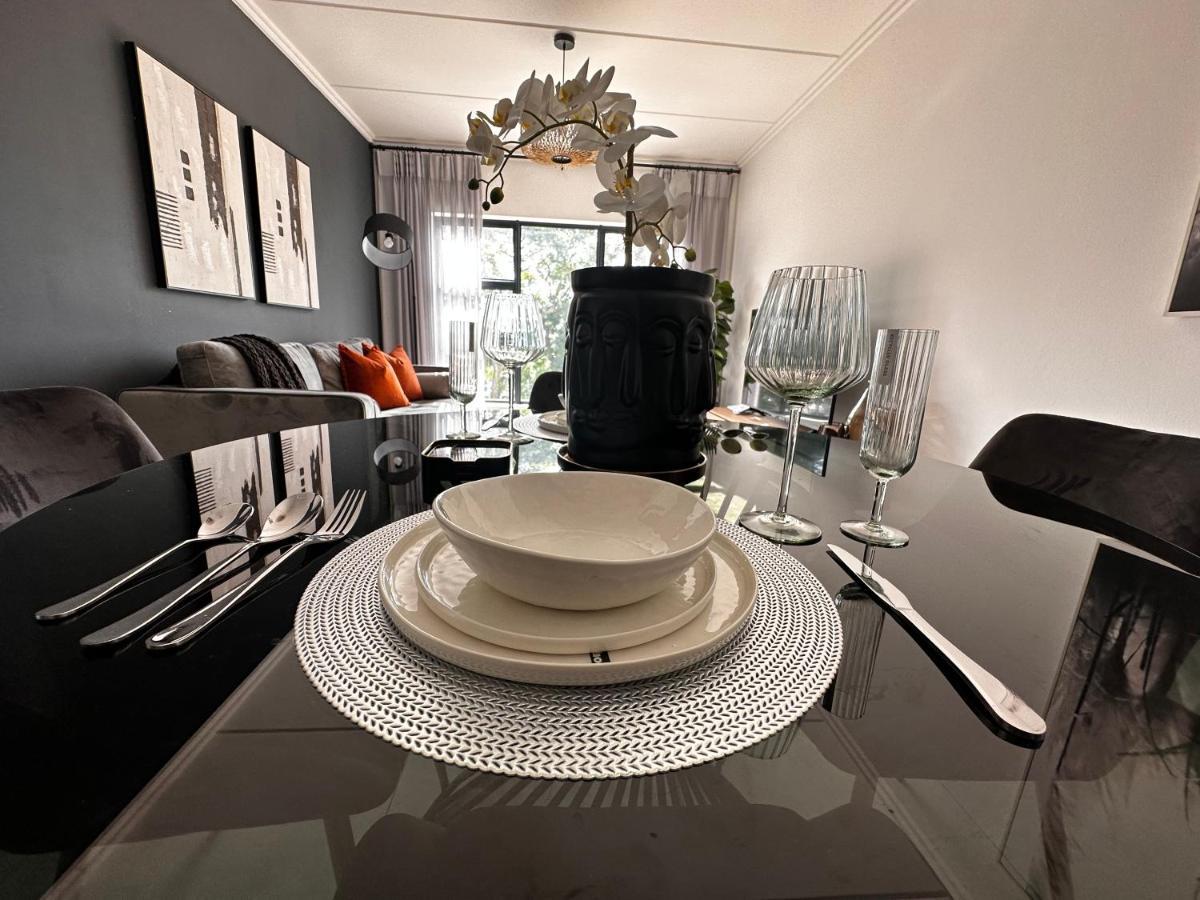 Stylish Executive Apartment With Power Backup Johannesbourg Extérieur photo